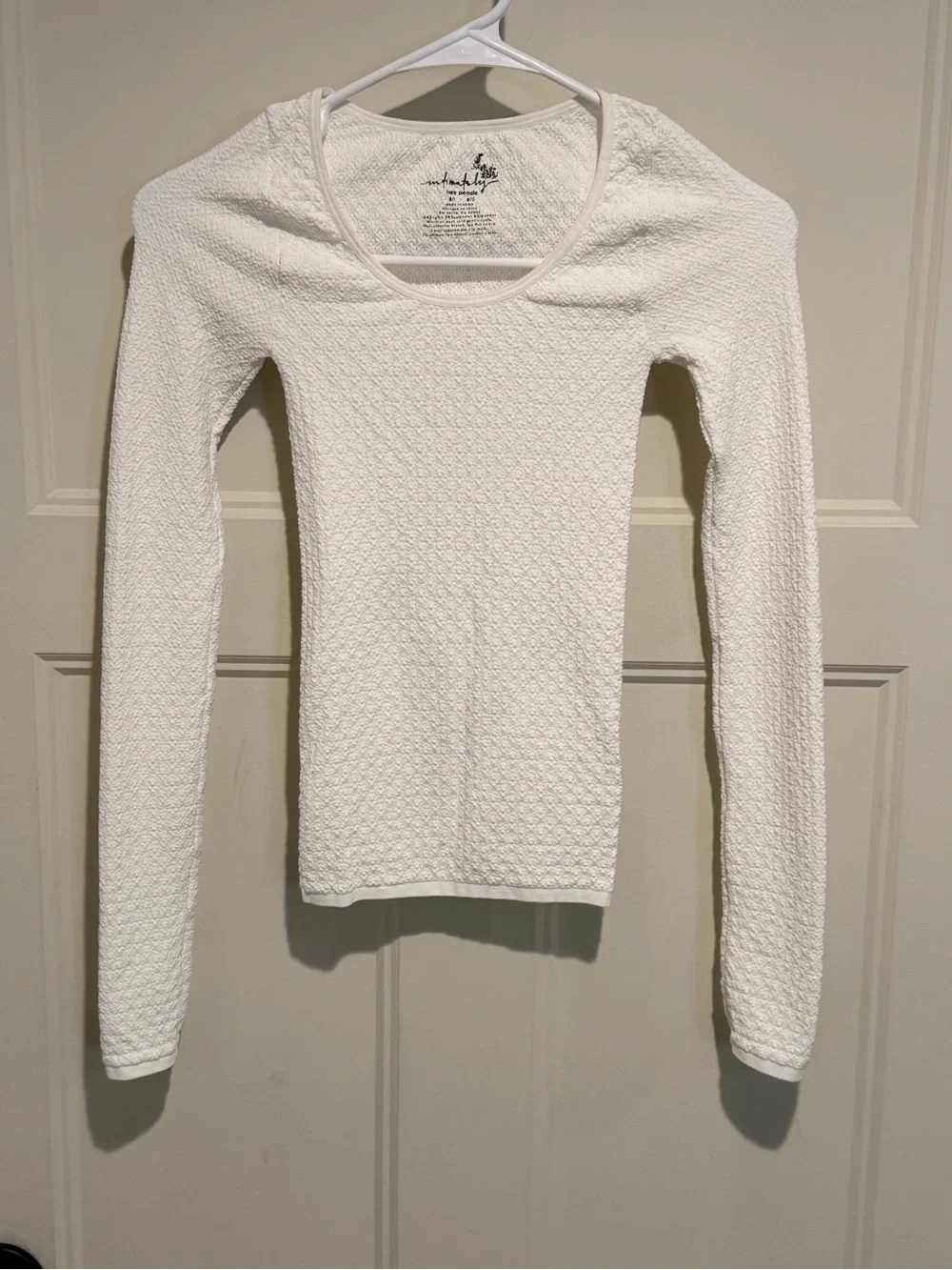 Intimately Free People White Long Sleeve Scoop Neck Stretchy Textured Top - M/L
